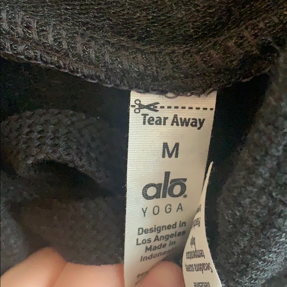 ALO SWEATSHIRT size medium. perfect condition. - Picture 3 of 4